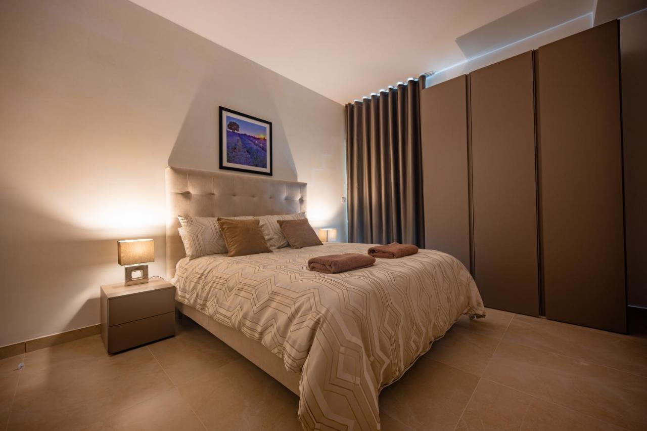 Pietà The Address Seafront Suites With Hot Tub מראה חיצוני תמונה