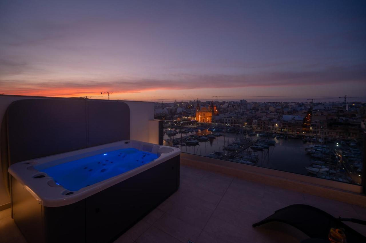 Pietà The Address Seafront Suites With Hot Tub מראה חיצוני תמונה