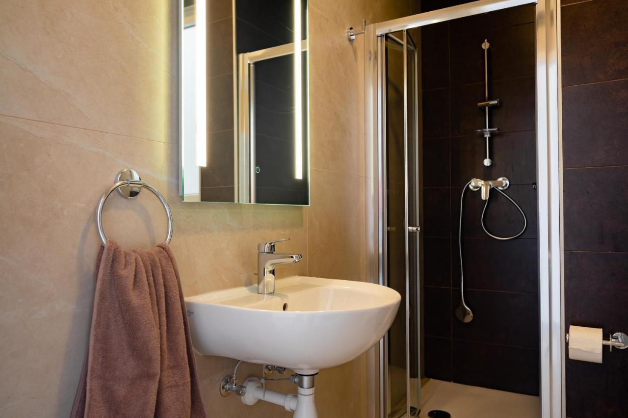 Pietà The Address Seafront Suites With Hot Tub מראה חיצוני תמונה
