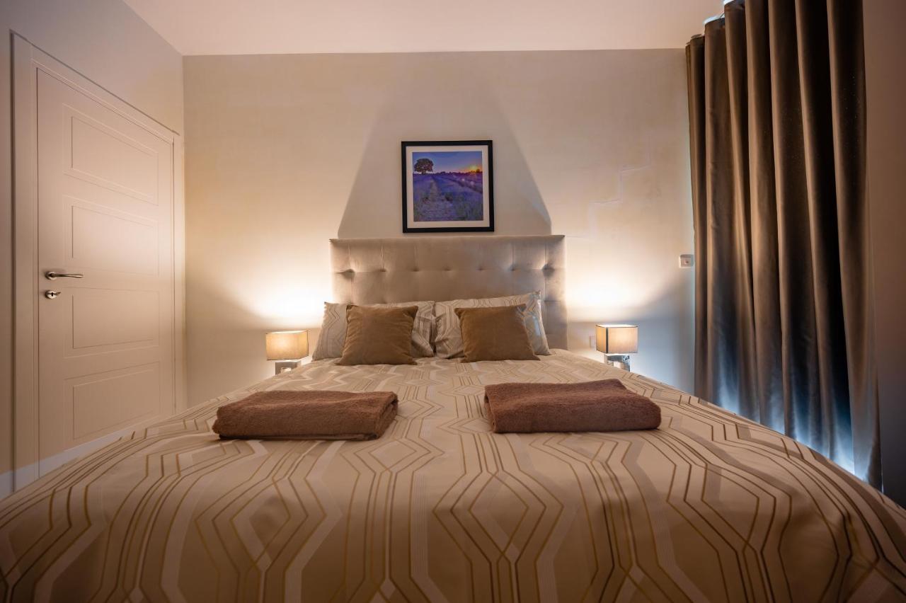 Pietà The Address Seafront Suites With Hot Tub מראה חיצוני תמונה